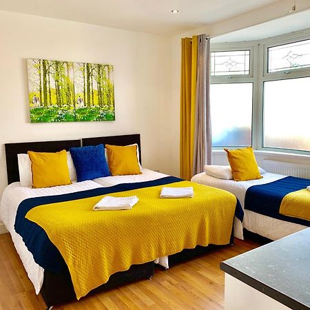 London Studio Apartments, Private Bathrooms And Parking อิลฟอร์ด ภายนอก รูปภาพ