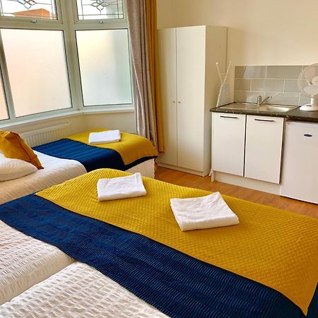 London Studio Apartments, Private Bathrooms And Parking อิลฟอร์ด ภายนอก รูปภาพ