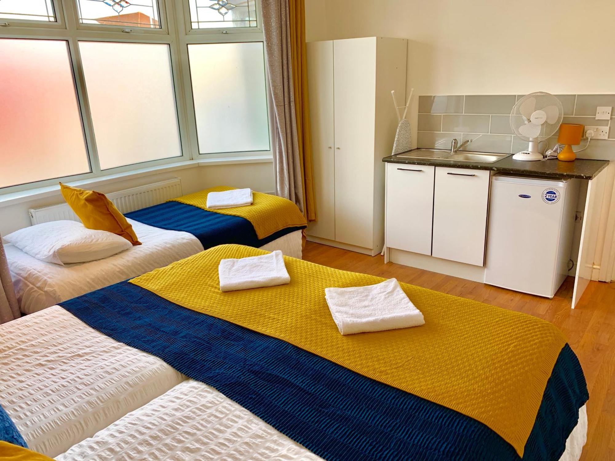London Studio Apartments, Private Bathrooms And Parking อิลฟอร์ด ภายนอก รูปภาพ