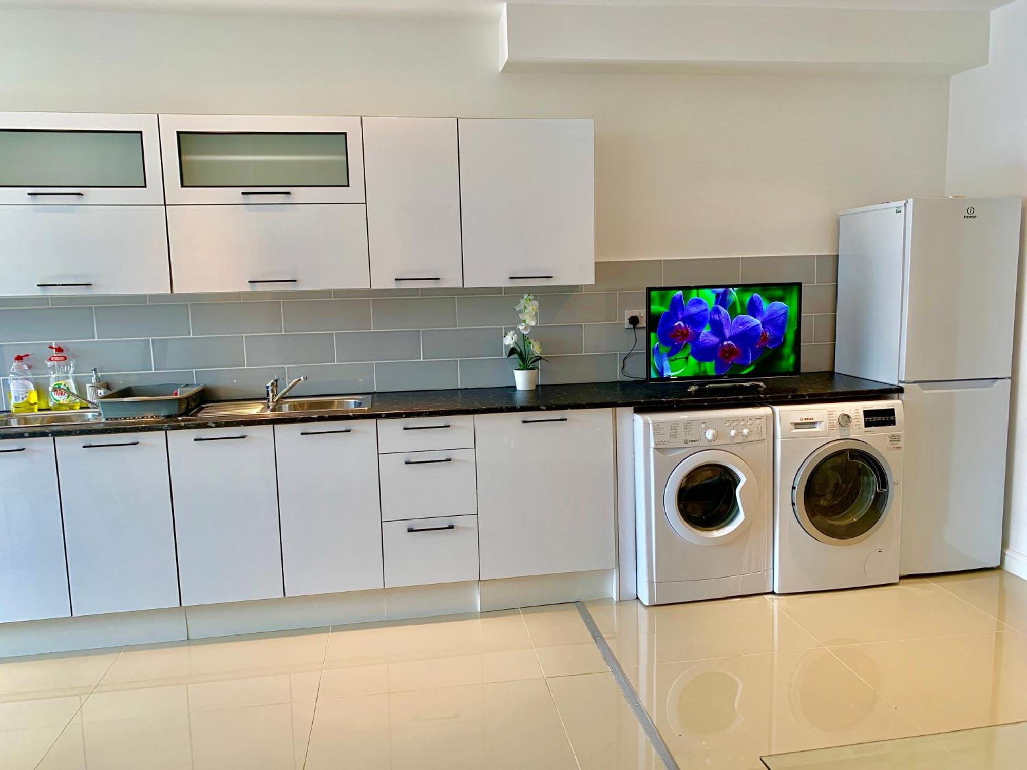 London Studio Apartments, Private Bathrooms And Parking อิลฟอร์ด ภายนอก รูปภาพ