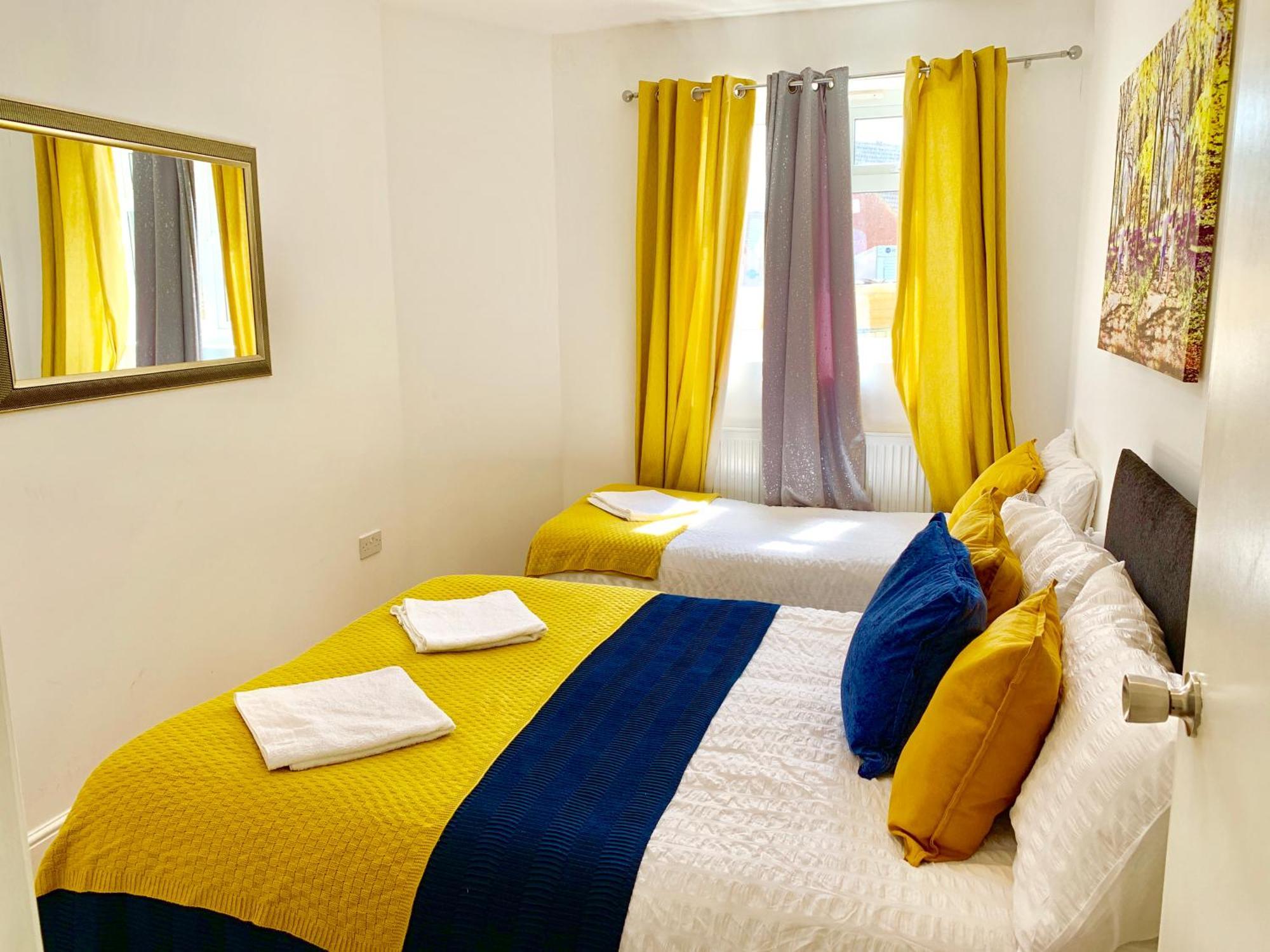 London Studio Apartments, Private Bathrooms And Parking อิลฟอร์ด ภายนอก รูปภาพ