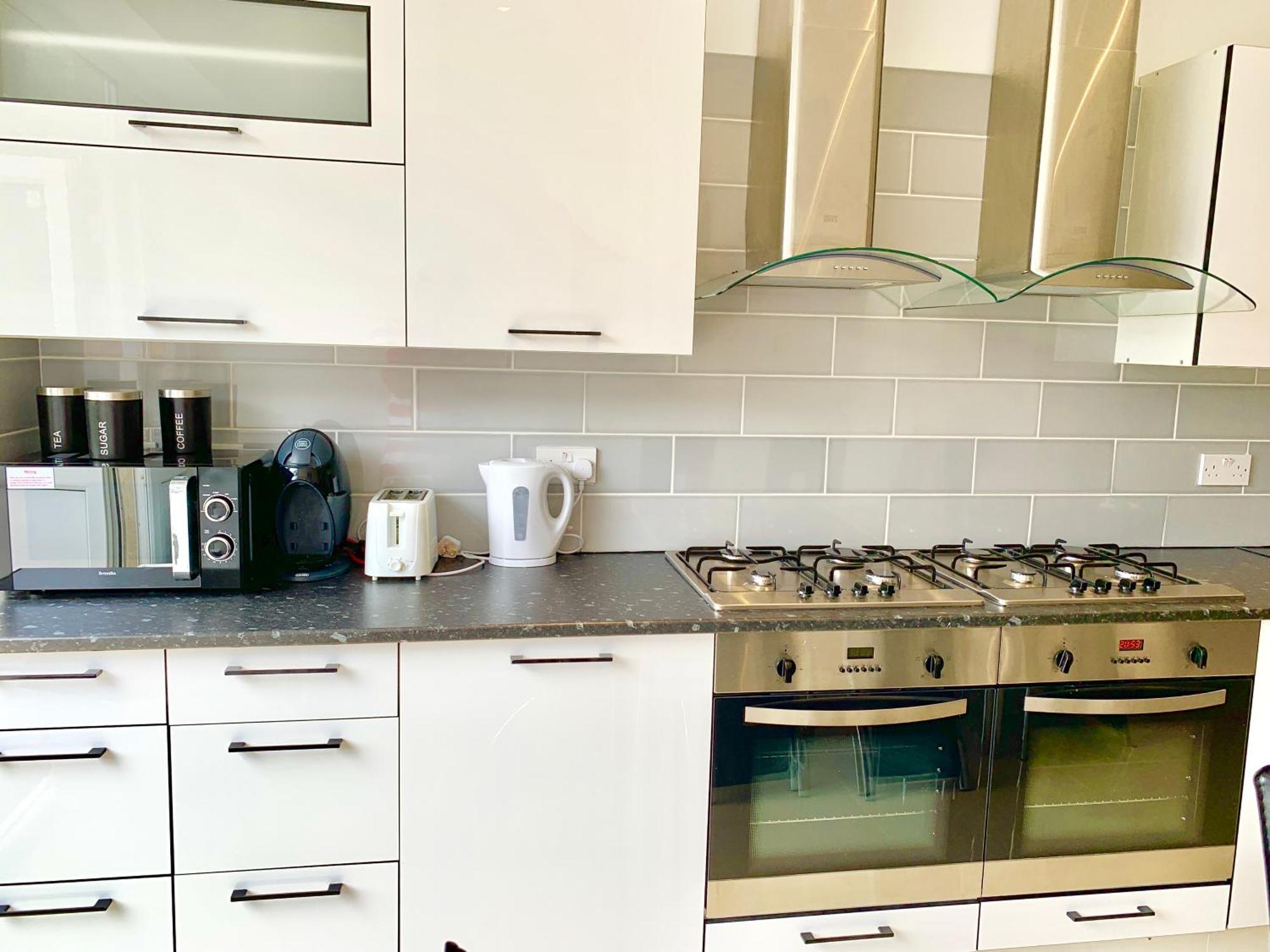 London Studio Apartments, Private Bathrooms And Parking อิลฟอร์ด ภายนอก รูปภาพ