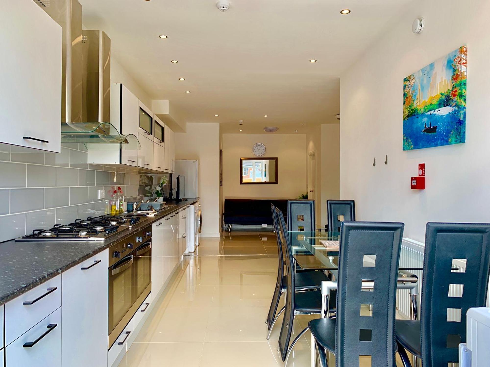 London Studio Apartments, Private Bathrooms And Parking อิลฟอร์ด ภายนอก รูปภาพ