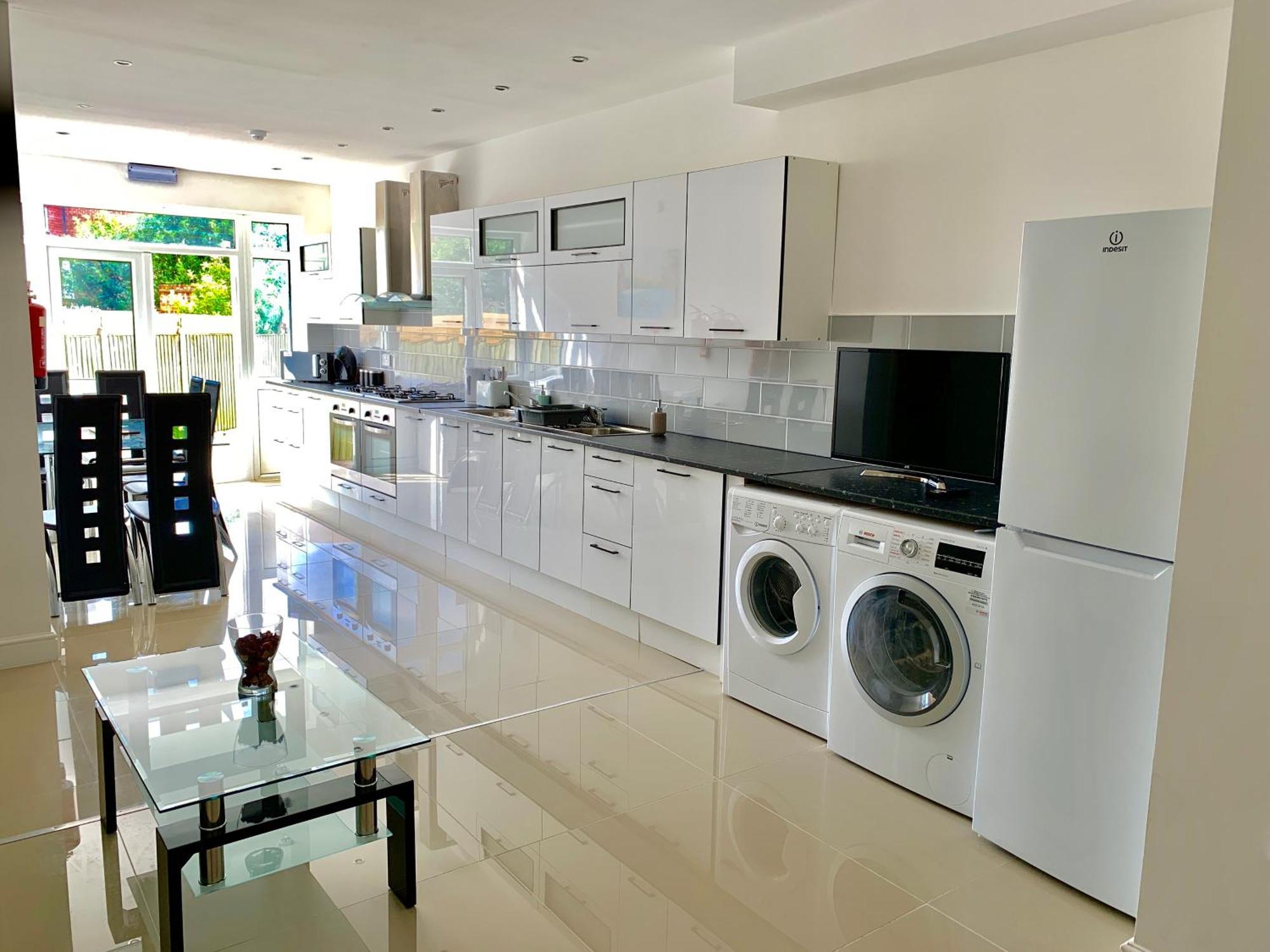 London Studio Apartments, Private Bathrooms And Parking อิลฟอร์ด ภายนอก รูปภาพ