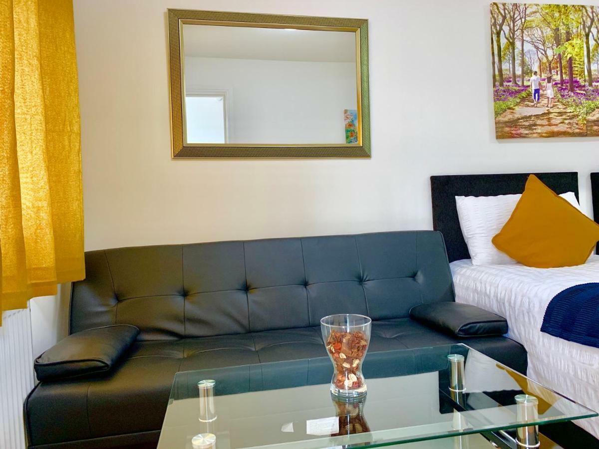 London Studio Apartments, Private Bathrooms And Parking อิลฟอร์ด ภายนอก รูปภาพ
