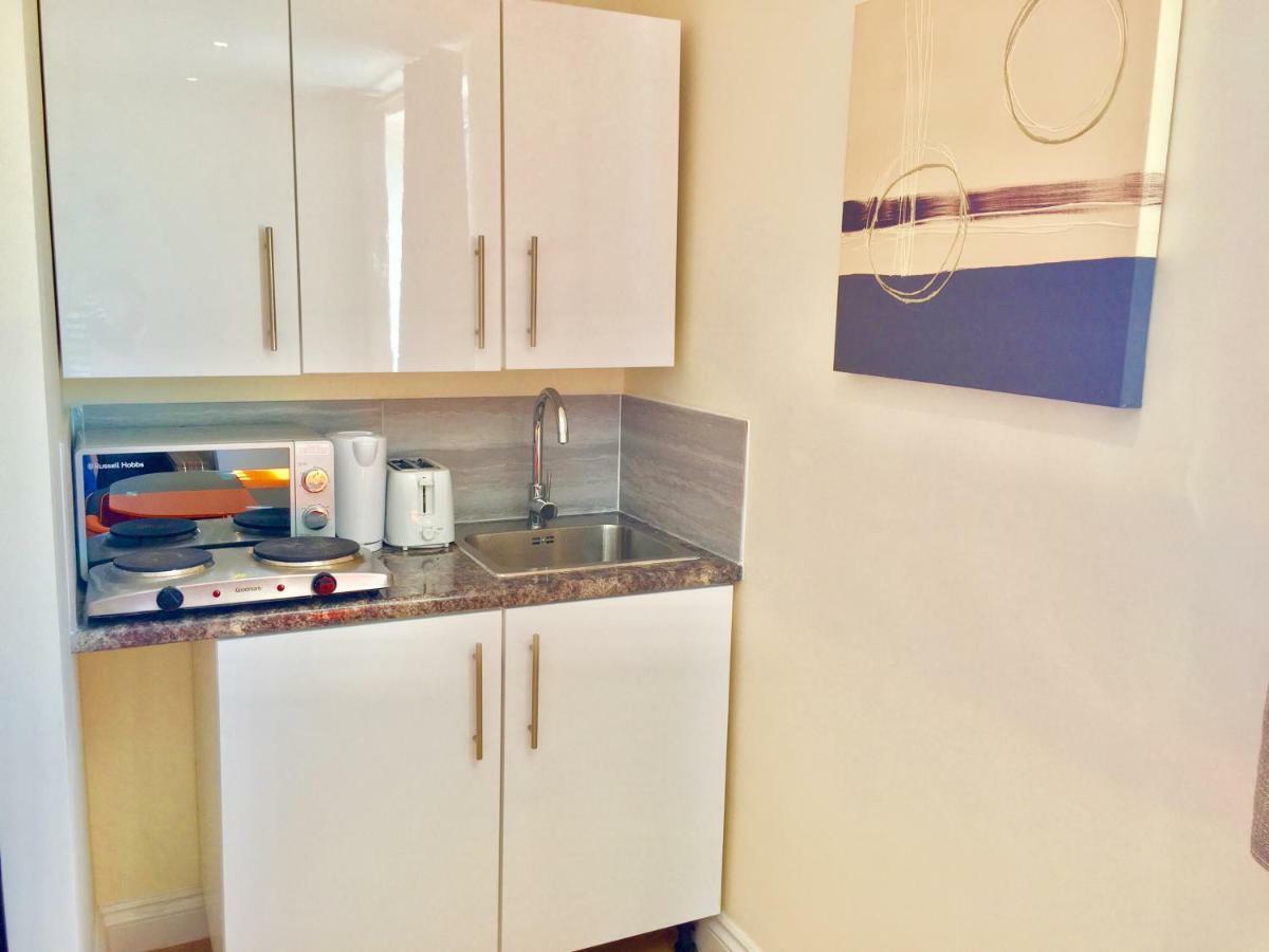 London Studio Apartments, Private Bathrooms And Parking อิลฟอร์ด ภายนอก รูปภาพ