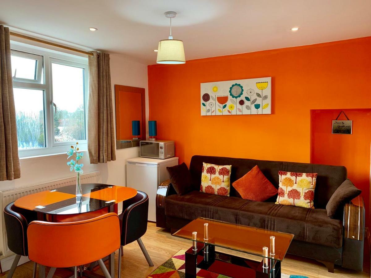 London Studio Apartments, Private Bathrooms And Parking อิลฟอร์ด ภายนอก รูปภาพ