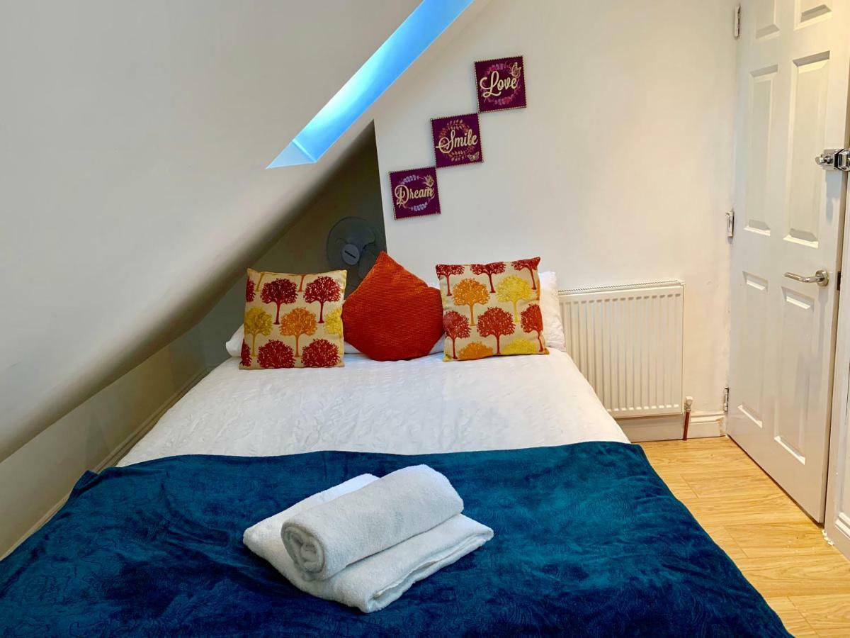 London Studio Apartments, Private Bathrooms And Parking อิลฟอร์ด ภายนอก รูปภาพ