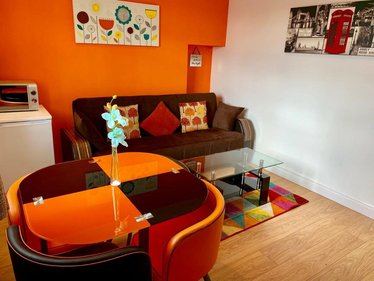 London Studio Apartments, Private Bathrooms And Parking อิลฟอร์ด ภายนอก รูปภาพ