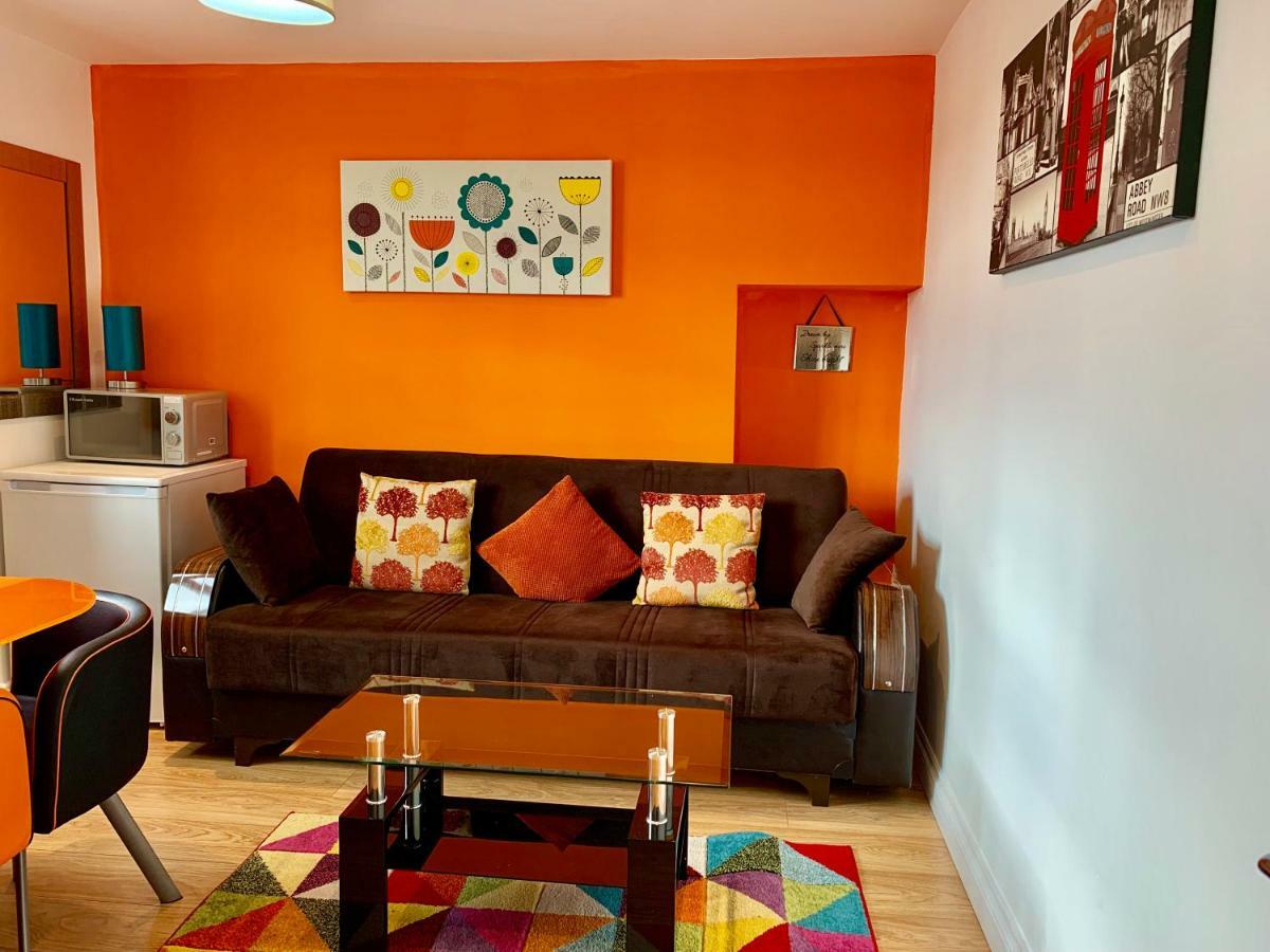 London Studio Apartments, Private Bathrooms And Parking อิลฟอร์ด ภายนอก รูปภาพ