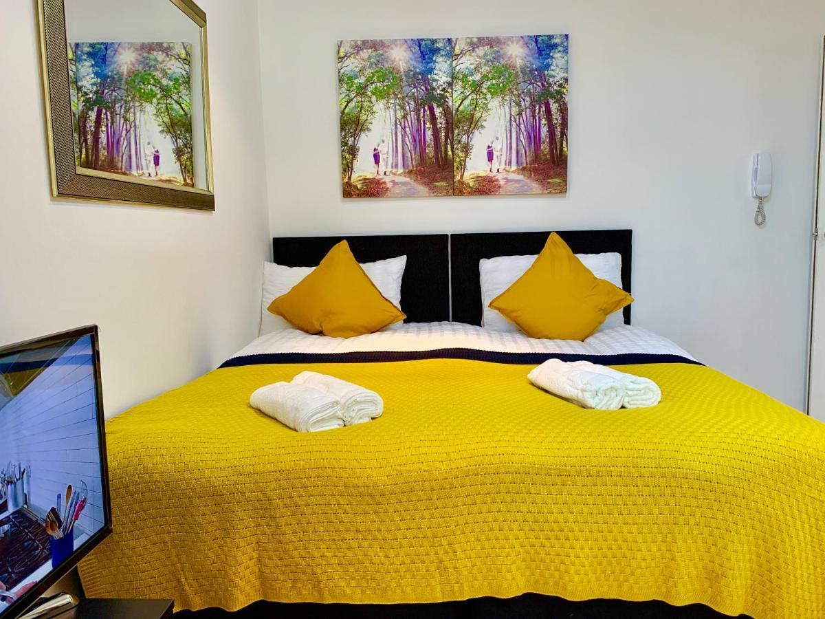 London Studio Apartments, Private Bathrooms And Parking อิลฟอร์ด ภายนอก รูปภาพ