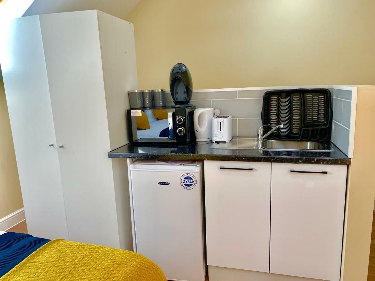 London Studio Apartments, Private Bathrooms And Parking อิลฟอร์ด ภายนอก รูปภาพ