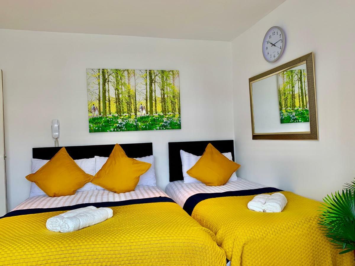 London Studio Apartments, Private Bathrooms And Parking อิลฟอร์ด ภายนอก รูปภาพ