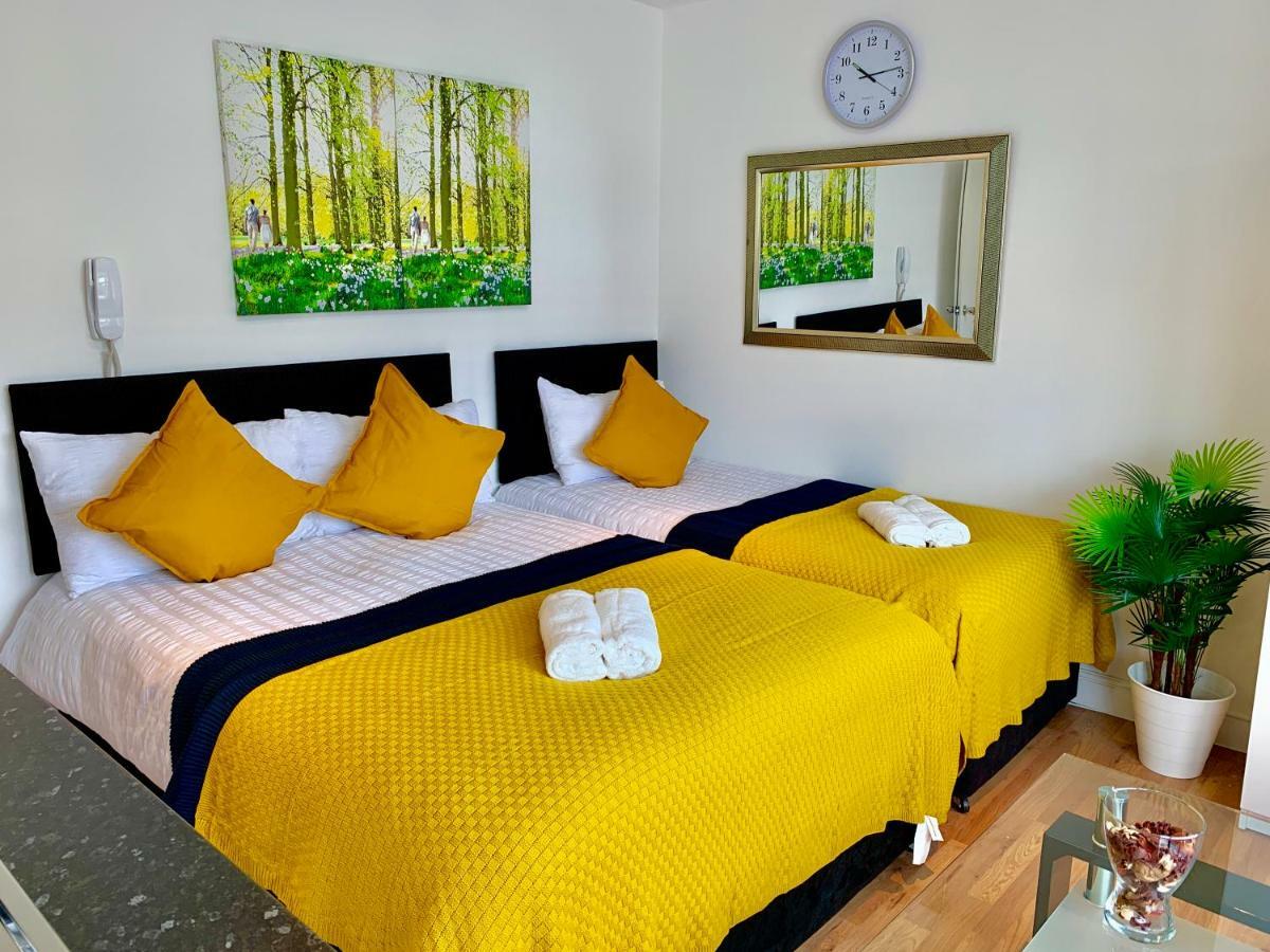 London Studio Apartments, Private Bathrooms And Parking อิลฟอร์ด ภายนอก รูปภาพ