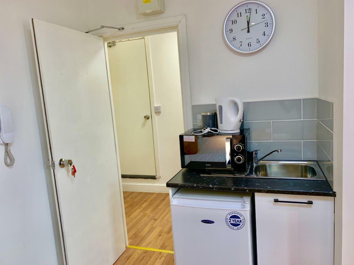 London Studio Apartments, Private Bathrooms And Parking อิลฟอร์ด ภายนอก รูปภาพ