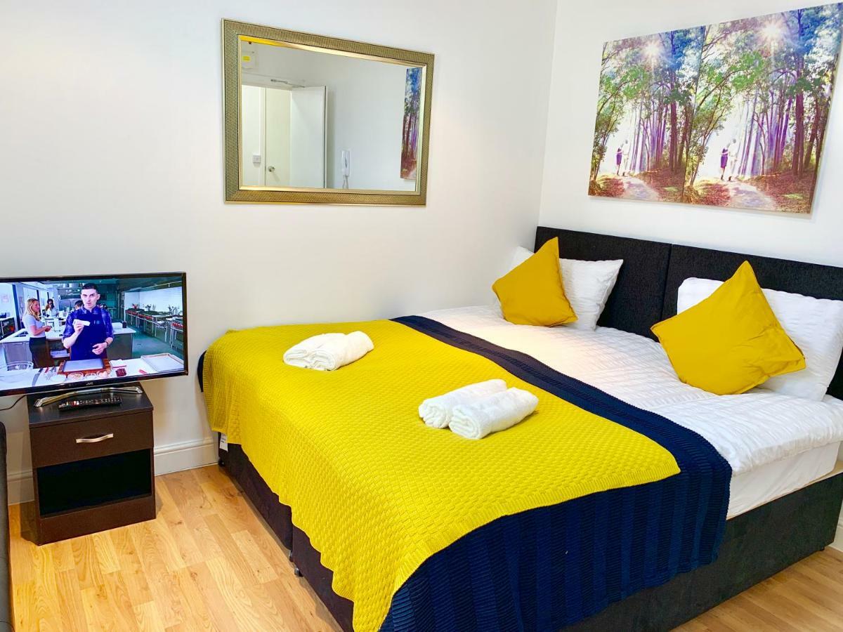 London Studio Apartments, Private Bathrooms And Parking อิลฟอร์ด ภายนอก รูปภาพ