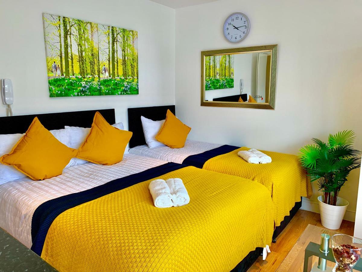 London Studio Apartments, Private Bathrooms And Parking อิลฟอร์ด ภายนอก รูปภาพ