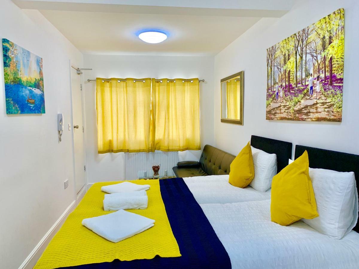 London Studio Apartments, Private Bathrooms And Parking อิลฟอร์ด ภายนอก รูปภาพ