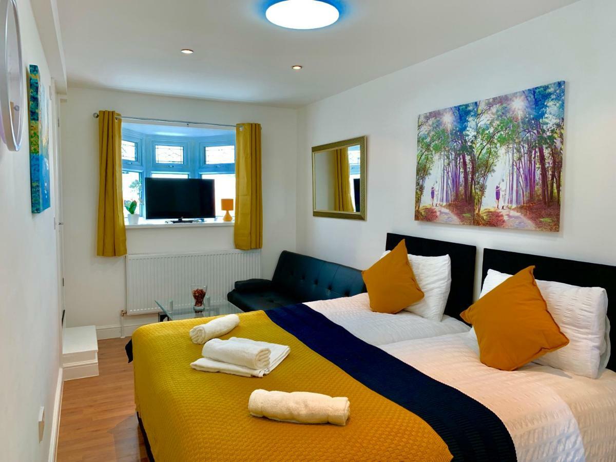 London Studio Apartments, Private Bathrooms And Parking อิลฟอร์ด ภายนอก รูปภาพ
