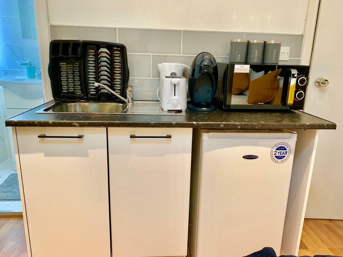 London Studio Apartments, Private Bathrooms And Parking อิลฟอร์ด ภายนอก รูปภาพ
